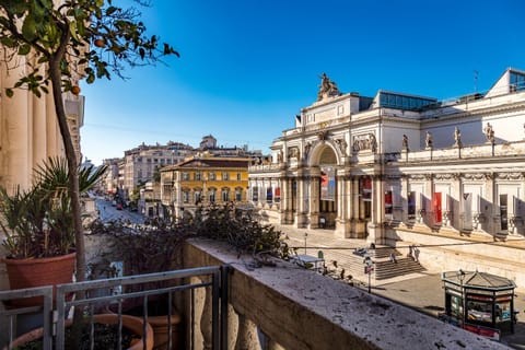 Balcony/Terrace, City view
