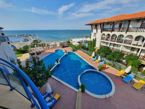 Pool view, Swimming pool