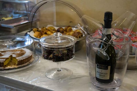 Buffet breakfast, Drinks, Alcoholic drinks