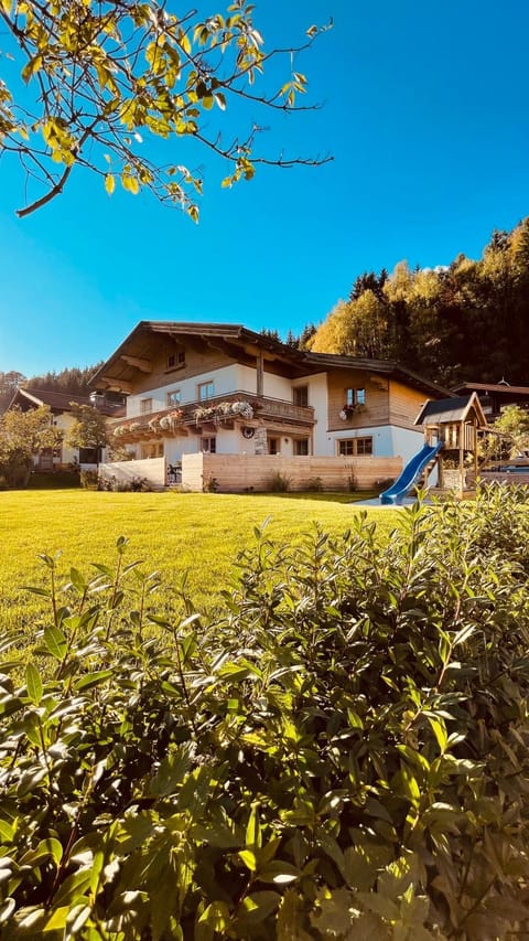 Property building, Natural landscape, Garden, Garden view, Mountain view