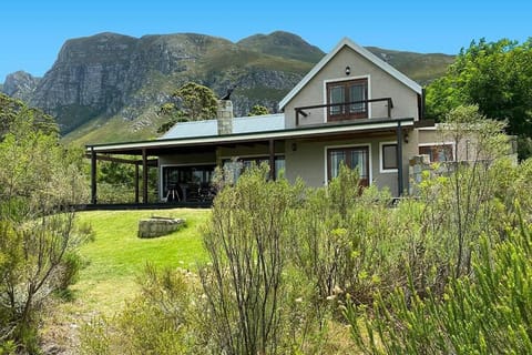 Property building, Natural landscape, Garden, Garden view, Mountain view