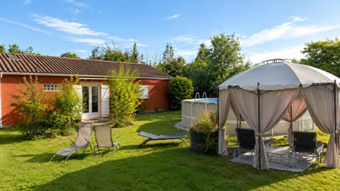 Property building, Garden, Garden, Garden view, Garden view, Swimming pool