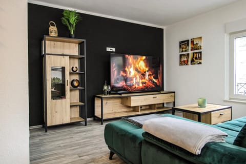 Communal lounge/ TV room, TV and multimedia, Balcony/Terrace, Living room, Photo of the whole room, Seating area, Evening entertainment, flat iron