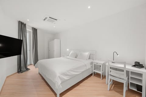 Bed, Photo of the whole room, Bedroom