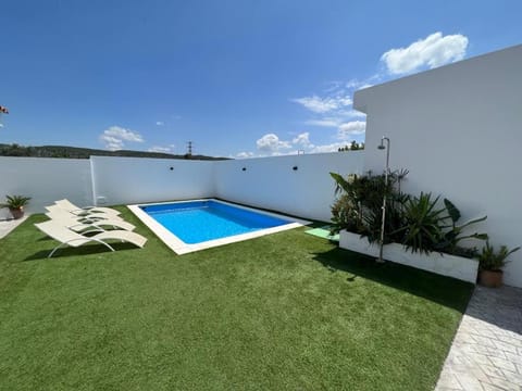 Shower, Garden, Swimming pool, sunbed