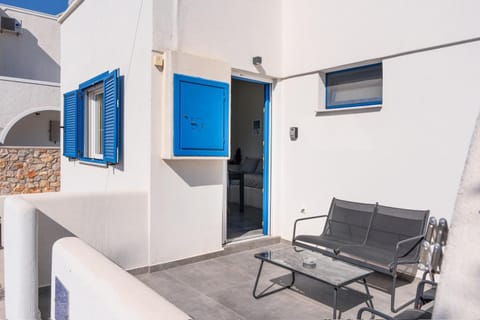 Aegean Blue Santorini Perissa ii Apartment in Perissa