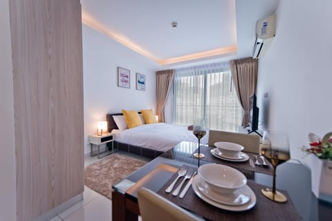 Bed, Living room