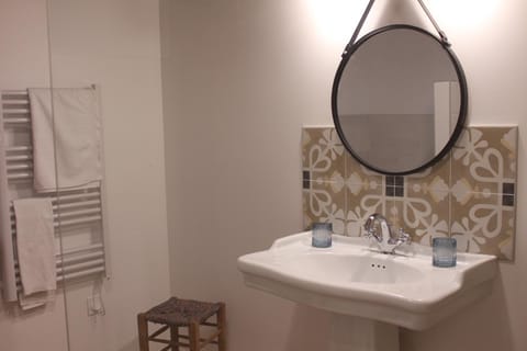 Shower, Bathroom, towels