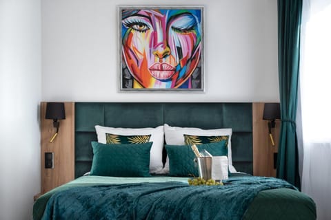 Bed, Photo of the whole room, Decorative detail, Bedroom