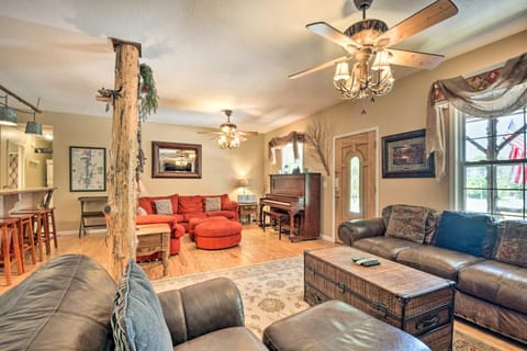 Guntersville Cabin Nestled in Kudzu Cove Resort Cabin in Guntersville Lake