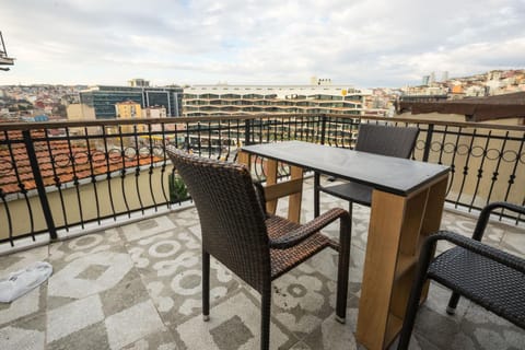 View (from property/room), Balcony/Terrace