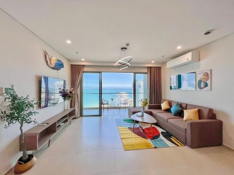 Communal lounge/ TV room, TV and multimedia, Living room, Photo of the whole room, Seating area, Evening entertainment, Sea view