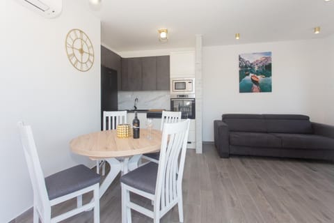 Living room, Dining area, kitchen