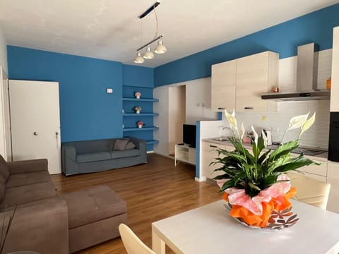 Communal lounge/ TV room, TV and multimedia, Living room, Seating area, Dining area, pet friendly