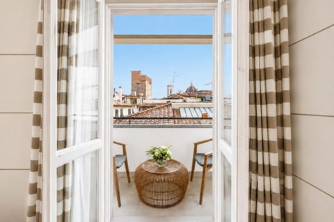 Balcony/Terrace, City view