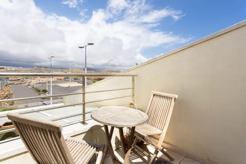 View (from property/room), Balcony/Terrace, Seating area, Mountain view