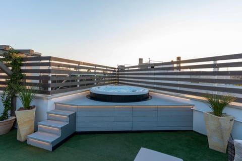 Day, Swimming pool