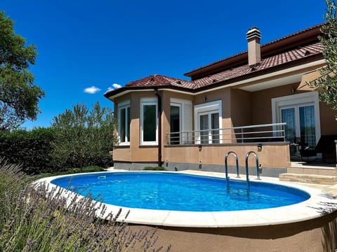 Property building, Day, Swimming pool