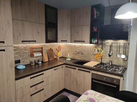 Kitchen or kitchenette, Communal kitchen