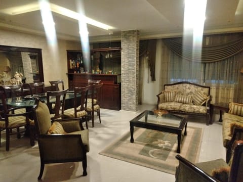 Lounge or bar, Dining area