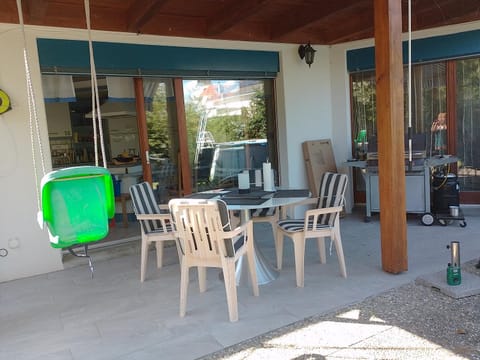 Chez l'Eveline Chambre Libellule Vacation rental in Canton of Bern (Region)