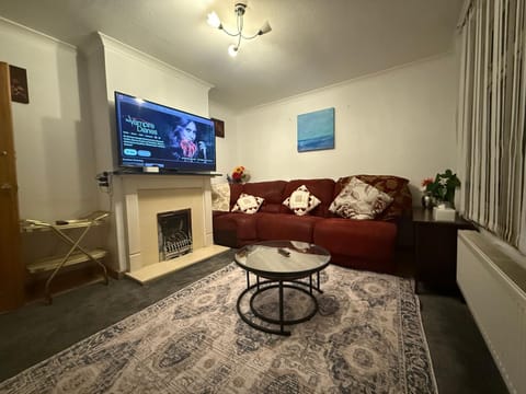 Communal lounge/ TV room, TV and multimedia, Living room