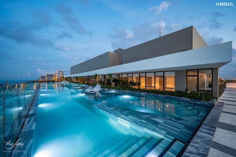 Swimming pool, Swimming pool