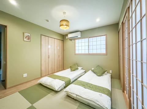 Photo of the whole room, Bedroom, air conditioner