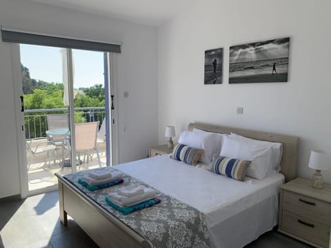 Bed, View (from property/room), Balcony/Terrace, Photo of the whole room, Bedroom