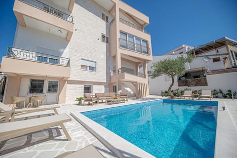 Property building, Swimming pool