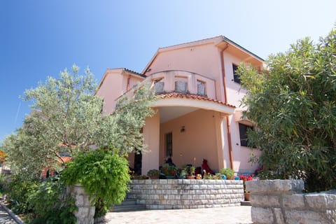 Property building, Spring, Day, Garden, Balcony/Terrace, Garden view