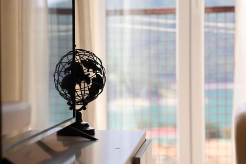 Bright Modern Holiday Home With Postcard Lake View Apartment in Montenegro