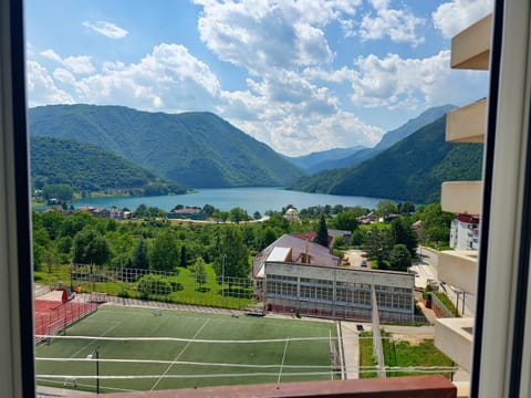 Bright Modern Holiday Home With Postcard Lake View Apartment in Montenegro