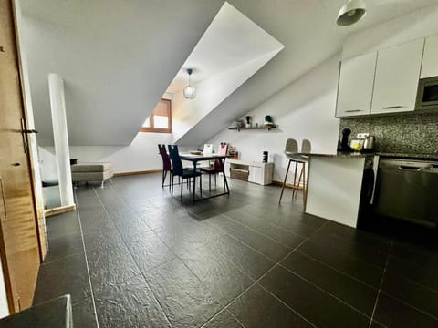 Kitchen or kitchenette, Seating area, Dining area