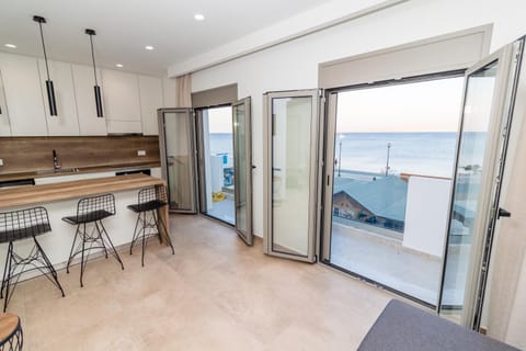 Balcony/Terrace, Kitchen or kitchenette, Sea view