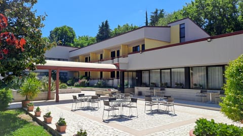 Patio, Facade/entrance, Garden