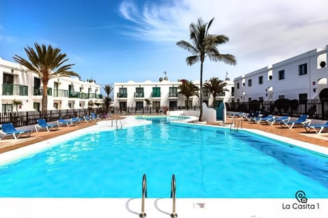 Property building, Day, Pool view, Swimming pool