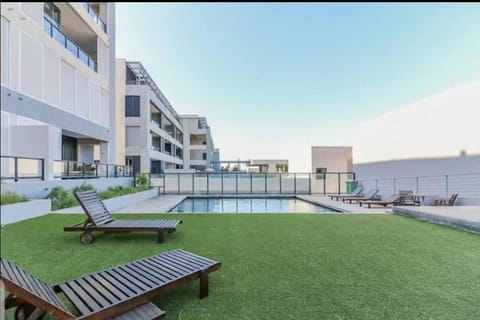 Property building, Natural landscape, Garden, Evening entertainment, Garden view, Pool view, Swimming pool