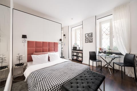 Bed, Living room, Photo of the whole room, Seating area, Dining area, Bedroom