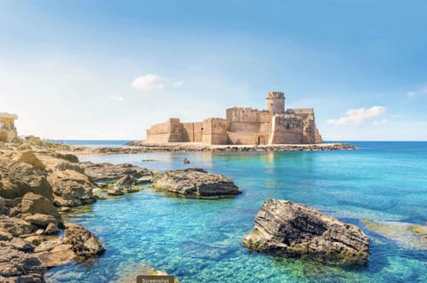 Nearby landmark, Day, Natural landscape, Landmark view, Sea view