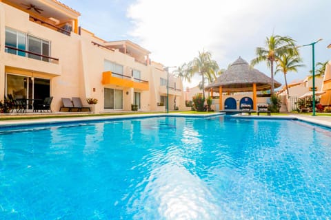 Property building, Pool view, Swimming pool, sunbed