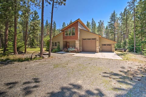 Modern-Rustic Ronald Getaway Hot Tub, Grill! House in Ronald