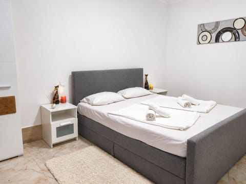 Bed, Photo of the whole room, Bedroom, towels, wardrobe, air conditioner