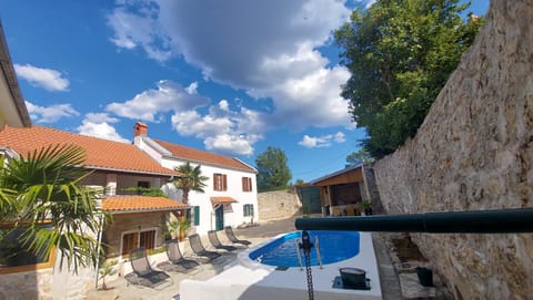 Property building, Pool view