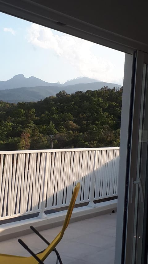 JOLIE VILLA dans un endroit paisible, à 3 mn de la Mer et de la Montagne Villa in Ventiseri