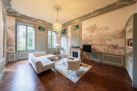 TV and multimedia, Living room, Seating area