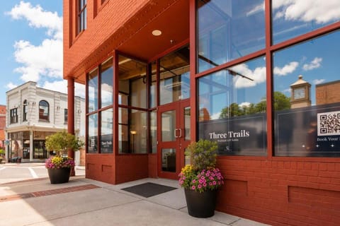 Facade/entrance