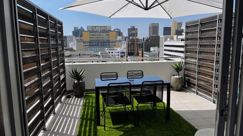 Patio, Day, View (from property/room), Balcony/Terrace, Dining area, City view