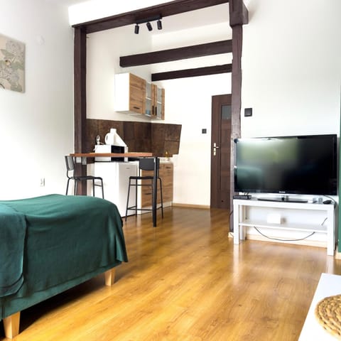 TV and multimedia, Kitchen or kitchenette, Dining area, Bedroom