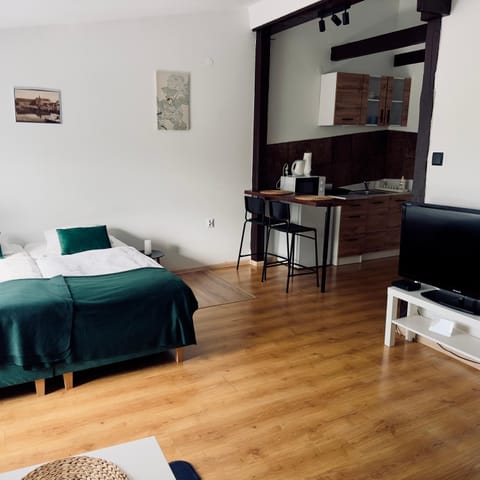 TV and multimedia, Kitchen or kitchenette, Bedroom, internet